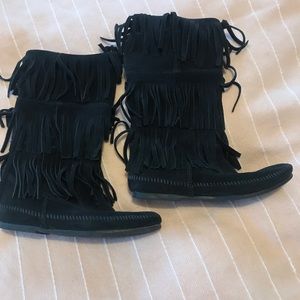 Minnetonka Boho Fringe Boots